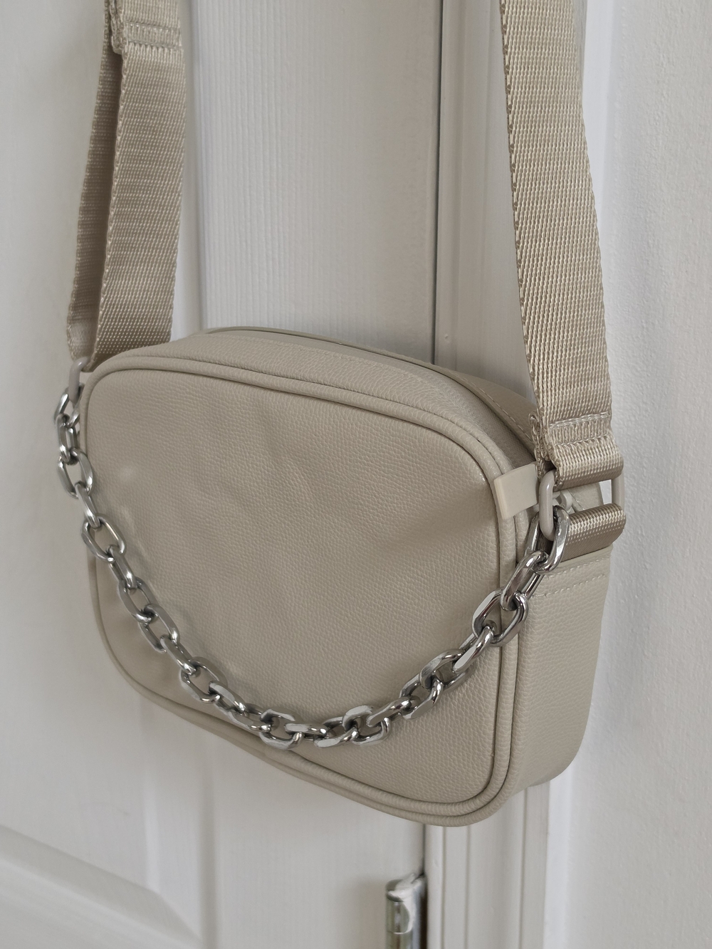H&M Cream Crossbody Shoulder Bag with Chain Accent